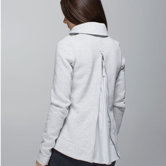 ✨ Lululemon En Route Jacket – Light Grey  Size 8–10 (No Tag) Excellent Condition - Picture 2 of 15